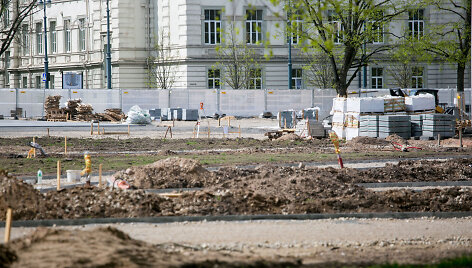 Rekonstruojama Luki&scaron;kių aik&scaron;tė i&scaron; arti