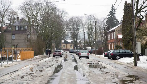 Sniegą Vilniuje keičia balos