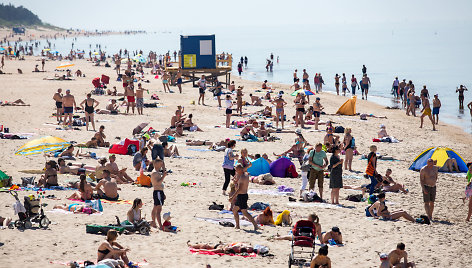 Palangoje ramu – vieni gaudo grundalus, kiti pirmą kartą lenda į geliančią Baltiją