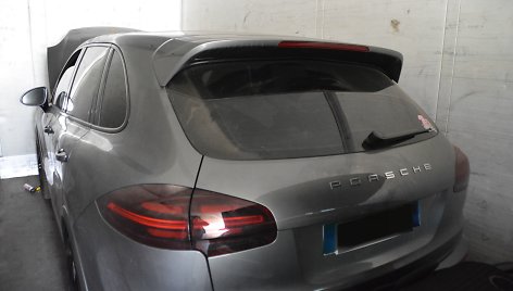 Vogti „Porsche Cayenne“ ir BMW