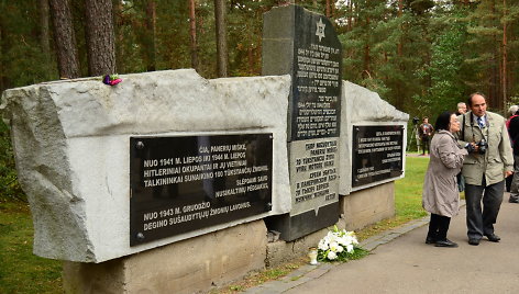 Lietuvos žydų genocido aukų pagerbimo ceremonija Panerių memoriale