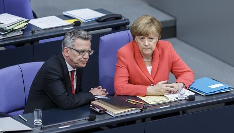 T.de Maiziere ir Angela Merkel