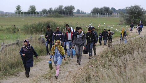 Migrantai prie Vengrijos sienos