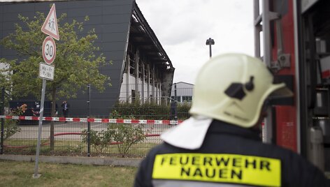 Gaisrininkas prie Berlyno priemiestyje padegto pabėgėlių centro