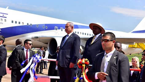 Benjaminas Netanyahu atvyko į Ugandą