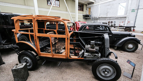 &bdquo;Opel P4&ldquo; automobilis su rėmu