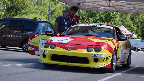 Komandos „Medinis ratlankis“ automobilis „Honda Integra“