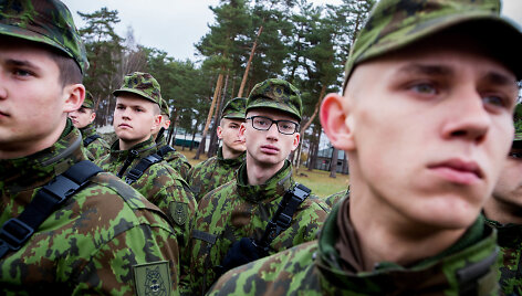 &Scaron;auktinių kasdienybė: kareivinės ir rikiuotės