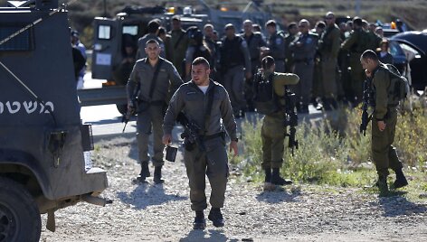 Vakarų Krante palestinietis nukreipė automobilį į Izraeliečius karius ir buvo pa&scaron;autas