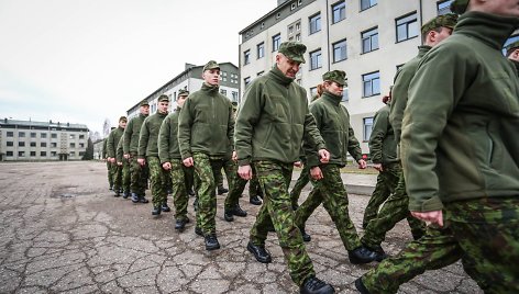 Šauktinių savanorių pirmoji diena