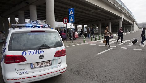 Briuselis po sprogdinimų oro uoste ir metro stotyje