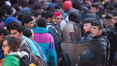 I&scaron; Paryžiaus migrantų stovyklos evakuota daugiau kaip 1 tūkst. žmonių