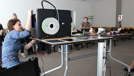 Naujovi&scaron;kai mokytis jaunimą skatina mobilioji technologijų laboratorija
