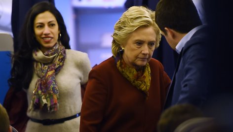 Huma Abedin (kairėje) ir Hillary Clinton