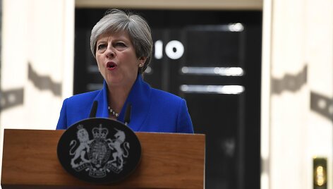 Theresa May paskelbė, kad formuos naują vyriausybę