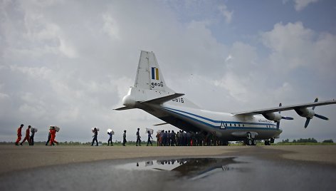 Mianmaro karinis lėktuvas Shaanxi Y-8