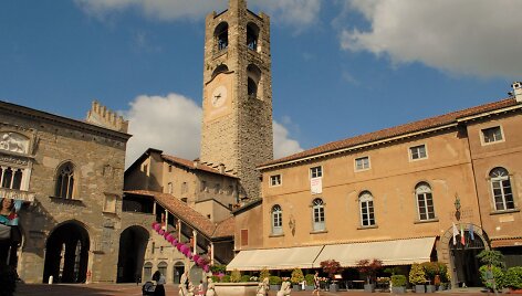 Senoji aik&scaron;tė &ndash; Piazza Vecchia