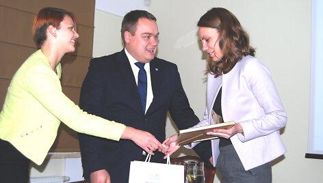 Įteikti apdovanojimai verslui už inovacinių čekių projektus