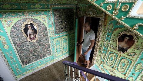 65 metų ukrainietis Volodimiras Čaika per penkis metus i&scaron;puo&scaron;ė savo daugiabučio namo laiptinę