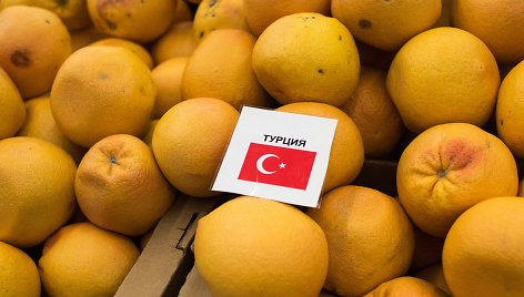 Rusijos parduotuvių lentynose jau nebematyti turkiškų vaisių ir daržovių 