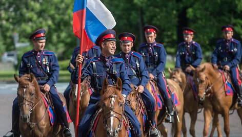 Grupė Rusijos kazokų pradėjo raitelių žygį į Berlyną i&scaron; Maskvos