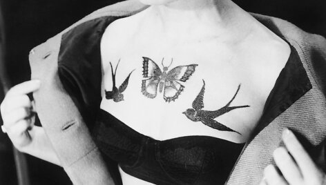 Moterys su tatuiruotėmis