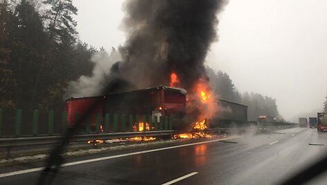 Vilkikų avarija greitkelyje