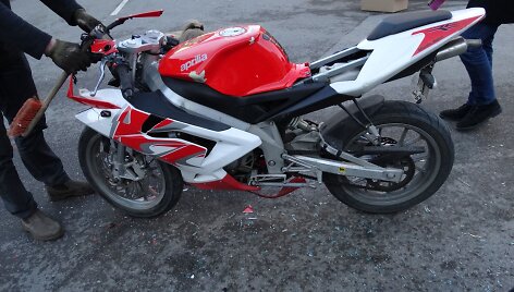 Mopedas &bdquo;Aprilia RS50&ldquo; po avarijos Alytuje 