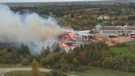 &bdquo;Gairelitoje&ldquo; kilusio gaisro vaizdas i&scaron; sraigtasparnio