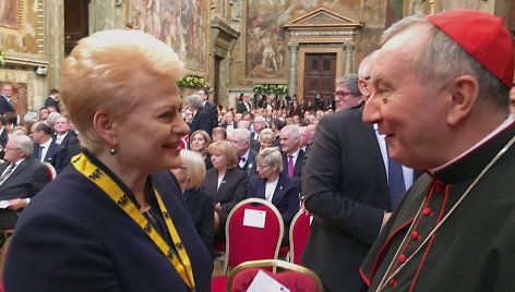 Prezidentė su Vatikano valstybės sekretoriumi kardinolu Pietro Parolinu