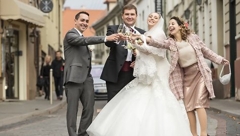 Natali Semerova ir Tomas Dapkus su liudininkais Anna Gaponenko ir William Mejia