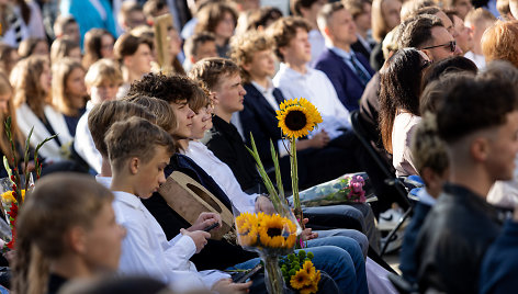 Mokslo metų pradžios šventė Vilniaus Žirmūnų gimnazijoje