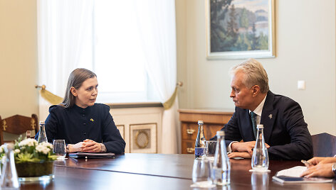 Dovilė &Scaron;akalienė, Gitanas Nausėda