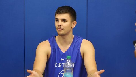 Kerras Kriisa per &scaron;e&scaron;erius metus bus atstovavęs keturioms NCAA komandoms.
