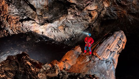 Kuneo urvuose pozuojantis fotografas Paolo Lombardi