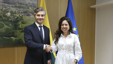 Paskirtasis užsienio reikalų ministras Kęstutis Budrys ir Jungtinių Arabų Emyratų valstybės ministrė Lana Nusseibeh / Užsienio reikalų ministerijos nuotr.