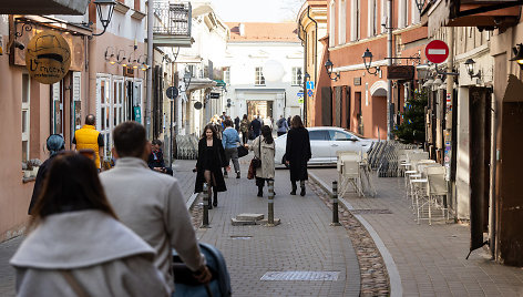 Saulės išsiilgę vilniečiai užplūdo gatves