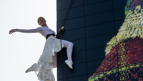 „Dance of Freedom“ vertikalaus šokio pasirodymas Ukrainai