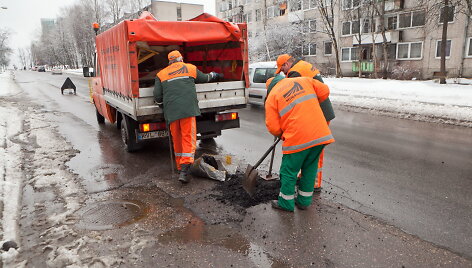 Vilniuje taisomos duobės