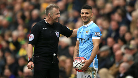 Rungtynių arbitras ir Sergio Aguero