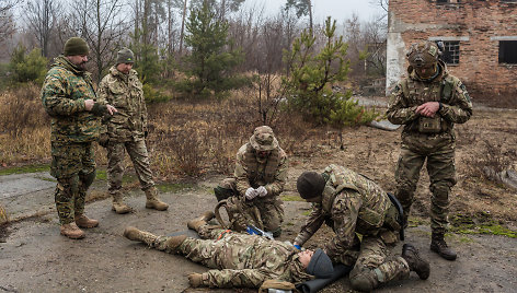 Treniruojasi Ukrainos savanoriai