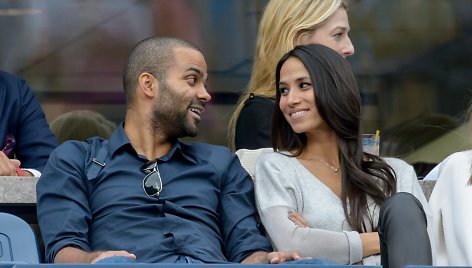 Tony Parkeris su Axelle Francine