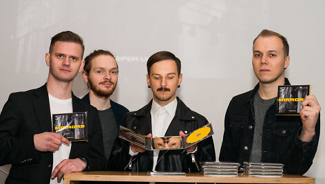 &bdquo;Deeper Upper&ldquo; albumo &bdquo;Mirrors&ldquo; pristatymo akimirka