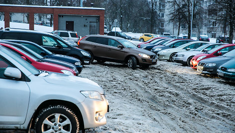 Stovėjimo aikštelė prie Šeškinės poliklinikos