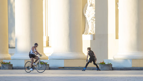 Saulėtas vakaras Vilniaus mieste