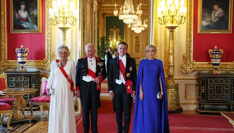 Charlesas III ir Emmanuelis Macronas su žmonomis Vindzoro pilyje / LUDOVIC MARIN-Pool/SIPA / LUDOVIC MARIN-Pool/SIPA