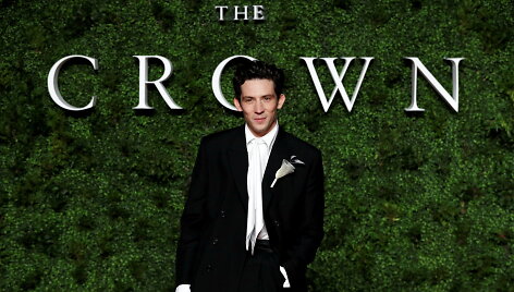 Seriale &bdquo;The Crown&ldquo; princą Charlesą vaidinęs Joshas O'Connoras