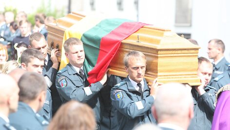 Tel&scaron;iai palydi žuvusį pareigūną Liudą &Scaron;imkų į paskutinę kelionę