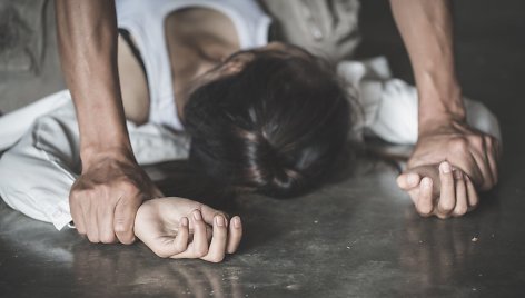 Kai moteris tampa „pati kalta“: kaip atpažinti seksualinę prievartą ir ką daryti ją patyrus