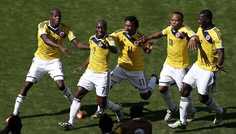 Pablo Armero (antras i&scaron; kairės) džiaugiasi įvarčiu su komandos draugais